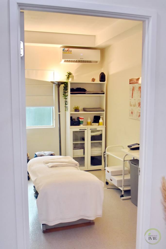 massage therapist bed